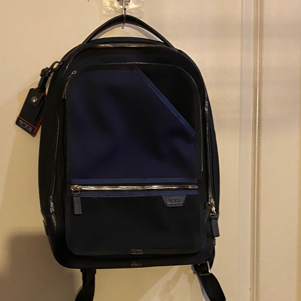 TUMI 

Midnight Navy Harrison William Medium Laptop Backpack